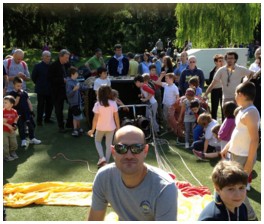 Mongolfiera in toscana durante una festa per bambini