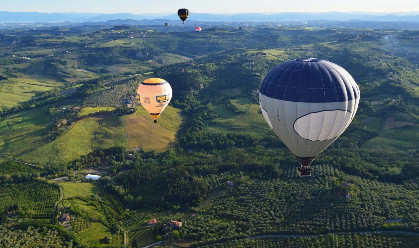 Volare in mongolfiera in toscana