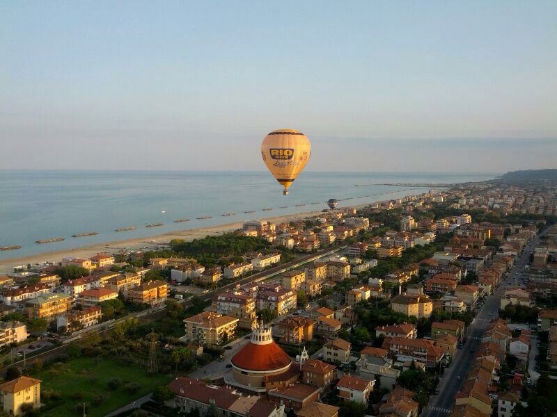 Mongolfiera sul mare Volo in Mongolfiera sul mare