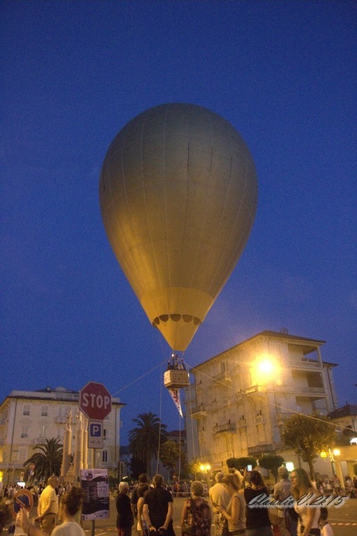 Mongolfiera Frenata Mongolfiera ancora con evento di piazza