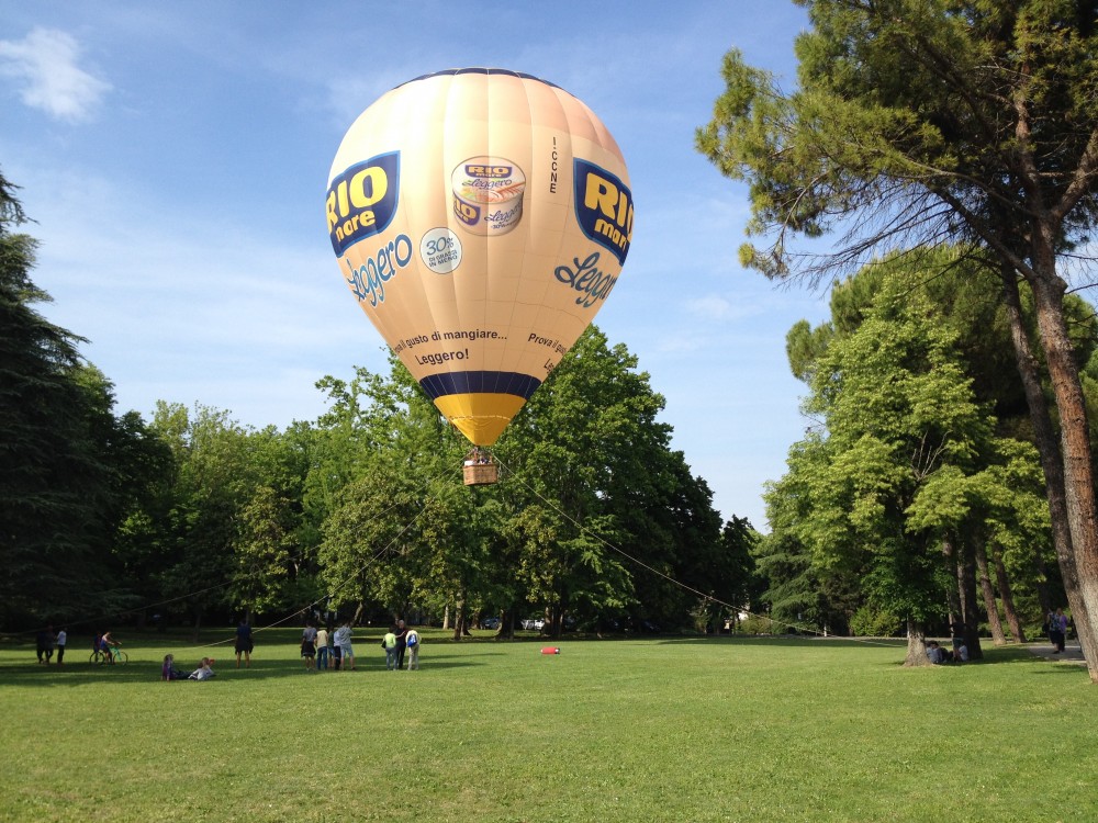 Mongolfiera in volo frenato