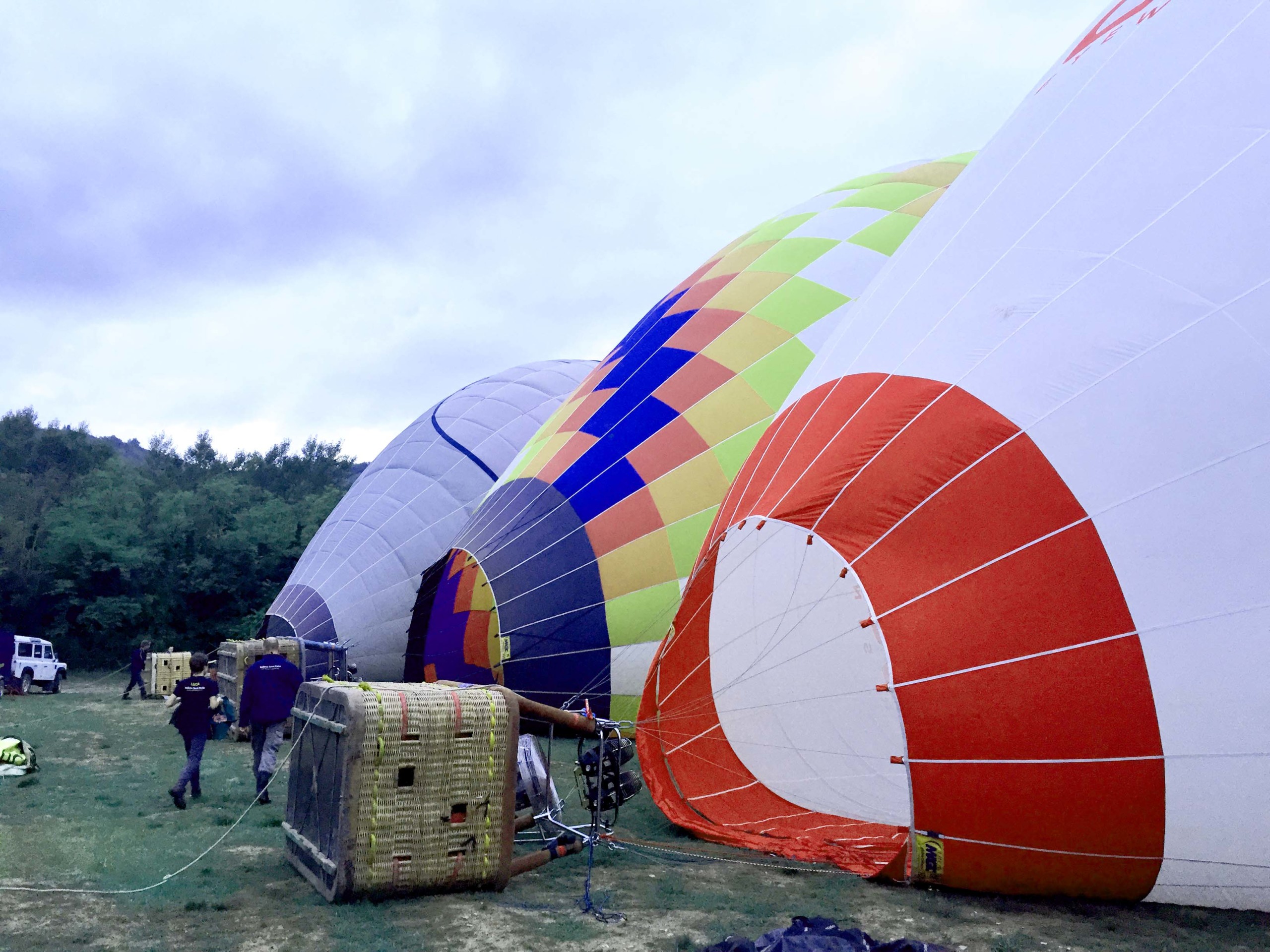 Mongolfiere in decollo