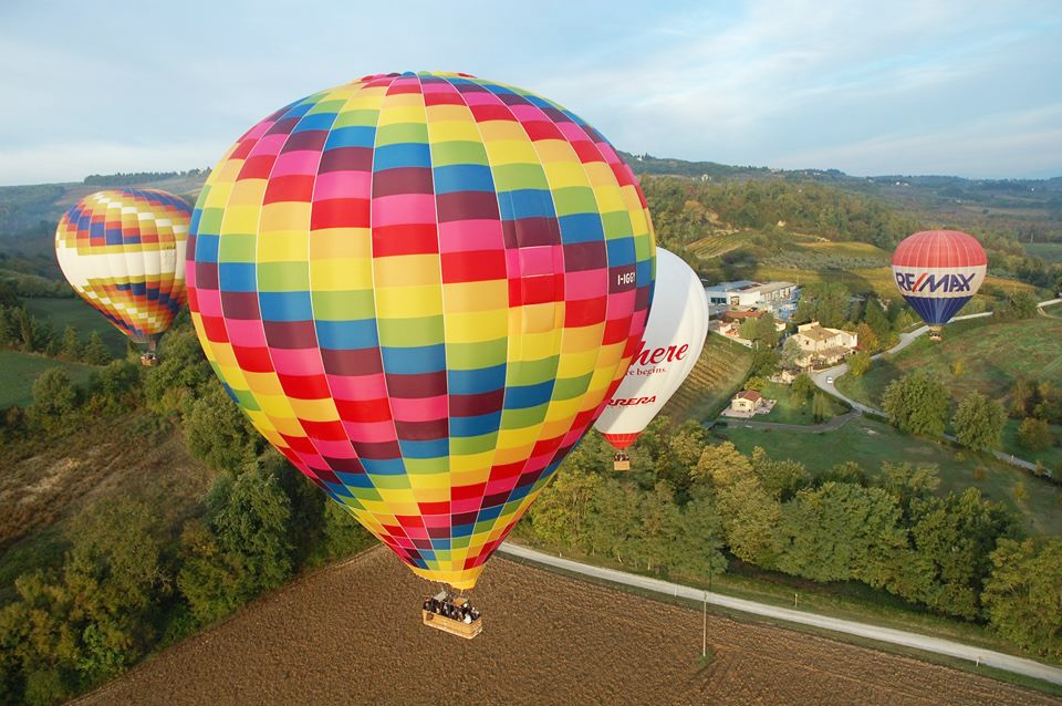 volo di gruppo in mongolfiere