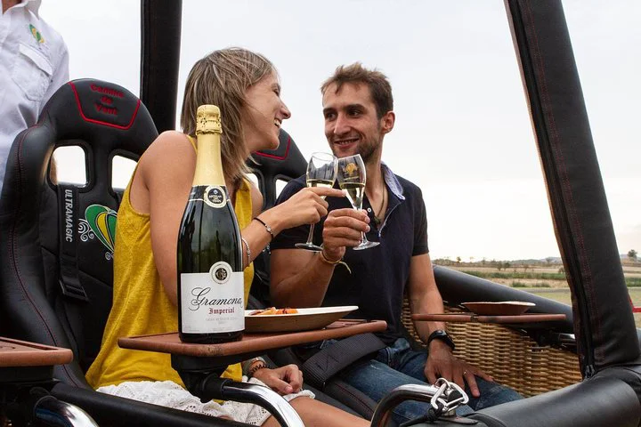 luxury flight over tuscany with mongolfiere italia