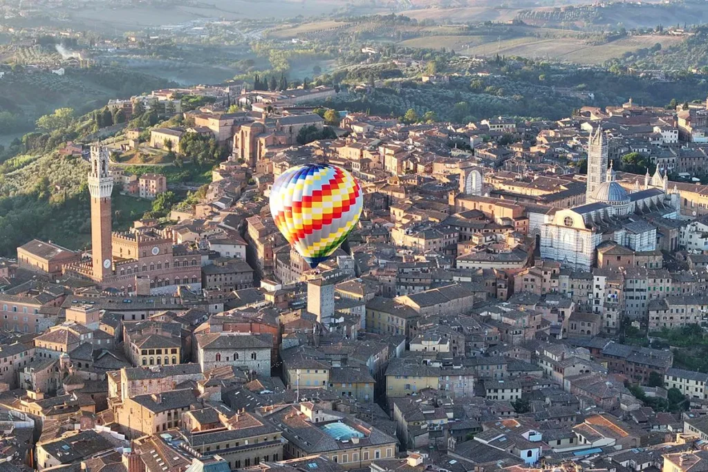 Hot air balloon flight over Siena - Tuscany
