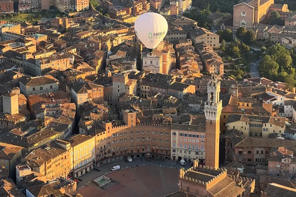 Hot air balloon flight over Siena - Tuscany